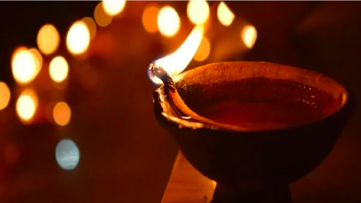 Diwali 2023 Vastu Tips: દિવાળી પર આ તેલનો દીવો પ્રગટાવો, ઘરમાં દેવી  લક્ષ્મીનું આગમન થશે. - SATYA DAY