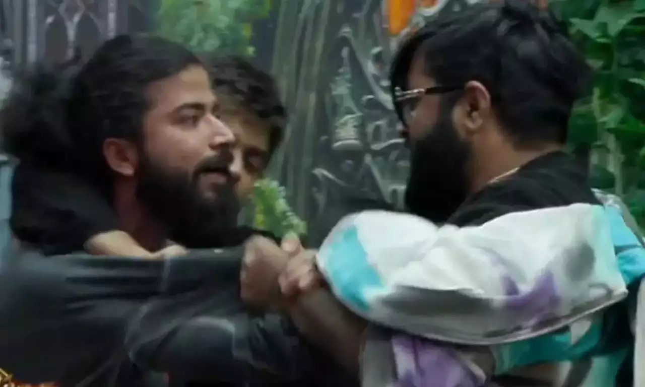 bigg boss 17 anurag and tehalka physical fight uk rider throw his mike