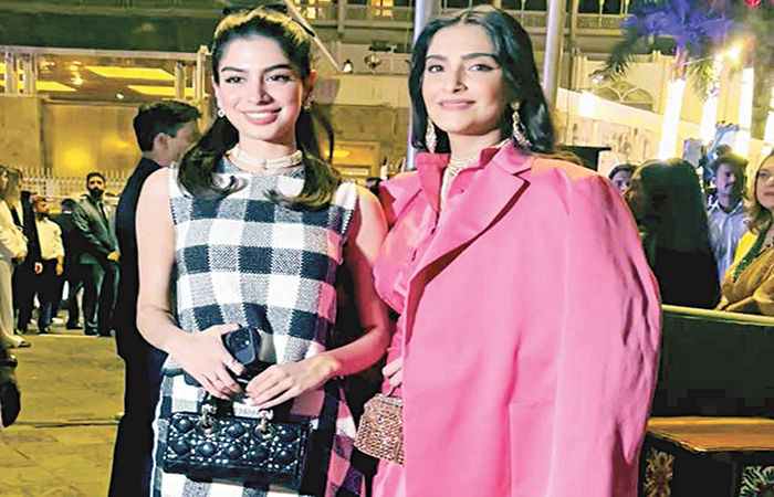 Speculations of rift between cousin Khushi and Sonam Kapoor