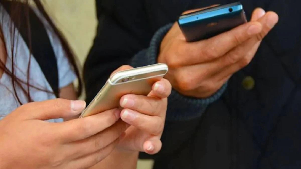 Smartphone Tips: સરકારે સલાહ આપી છે કે આ પદ્ધતિઓ તમારા સ્માર્ટફોનને હેક થવાથી બચાવી શકે.