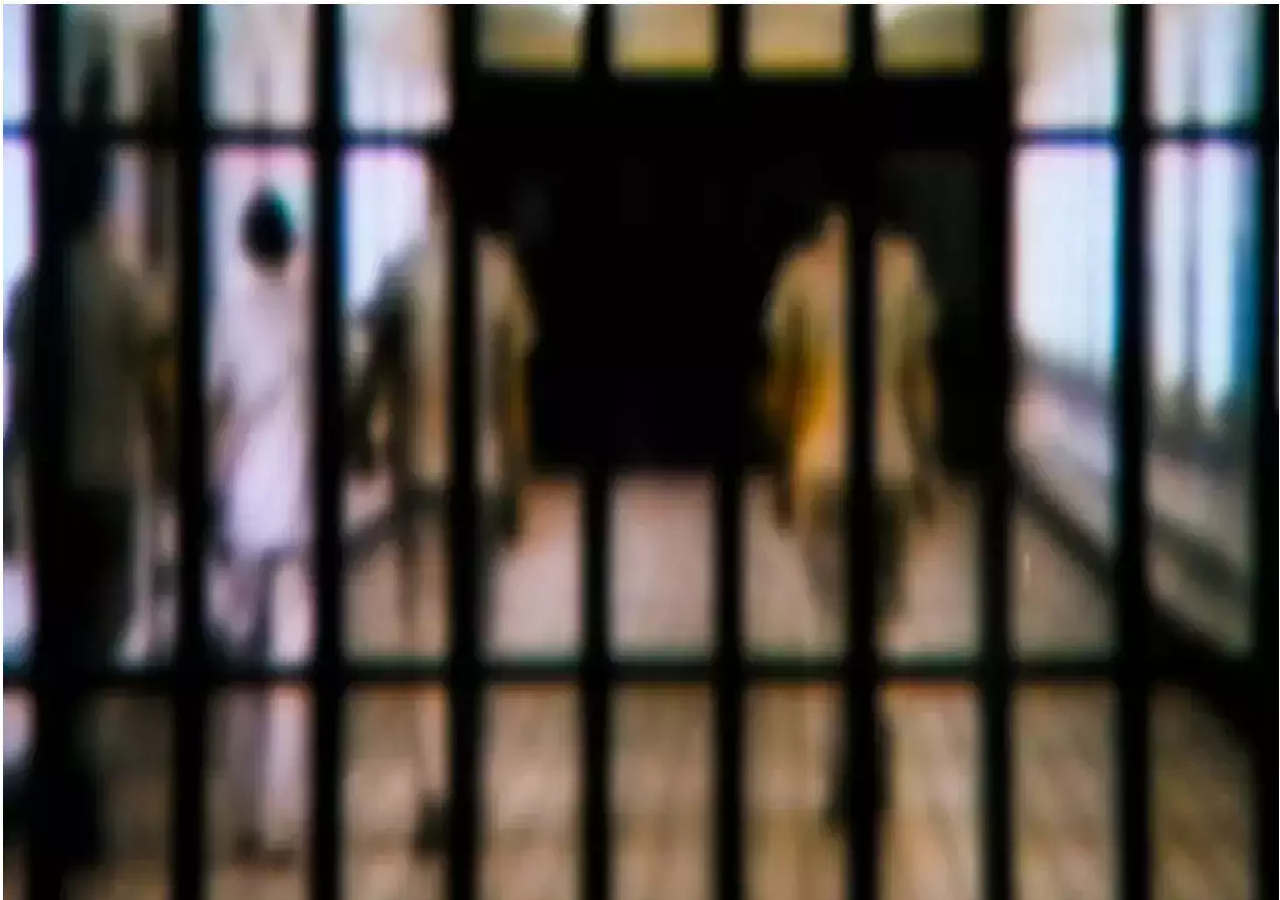 જેલની અંદર સેક્સ સ્કેન્ડલઃ મહિલા અધિકારીએ જેલમાં કેદી સાથે સેક્સ માણ્યું, Video Viral થયા બાદ શરૂ થઈ તપાસ