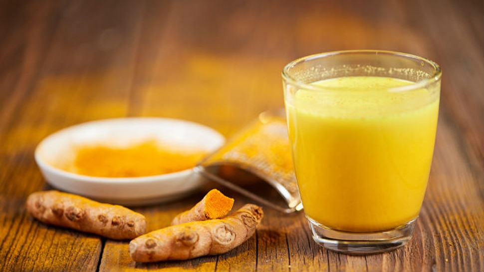 turmeric milk with pepper in winter for immunity fight omicron