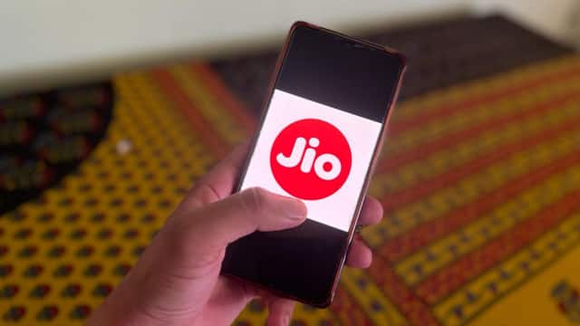 Watch cricket and movies for free Jios 3 cheap and cool plans up to 90GB data