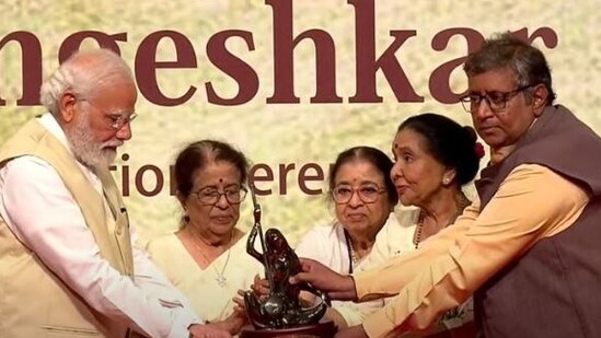 prime minister narendra modi receives the first lata deenanath mangeshkar award