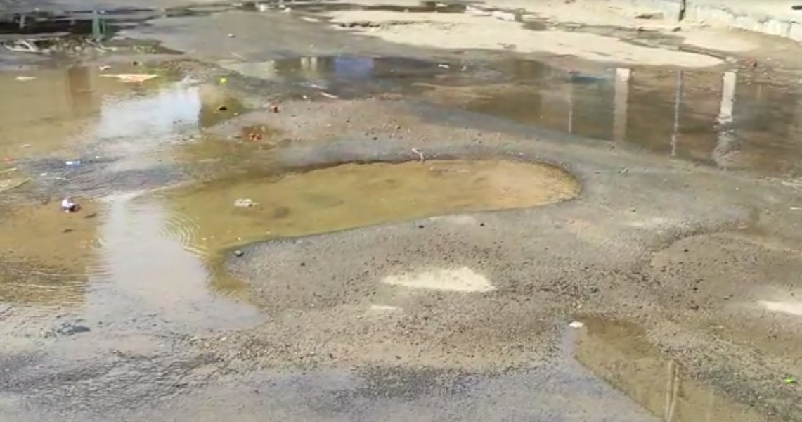 Watch the video of millions of liters of water being wasted in the Danilimda area of Ahmedabad