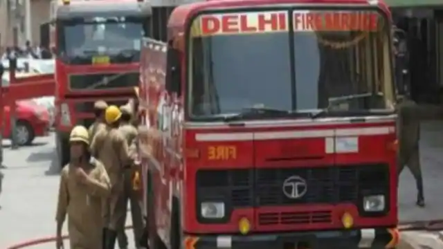 fire breaks out near maternity ward icu of delhi hospital 1638905709