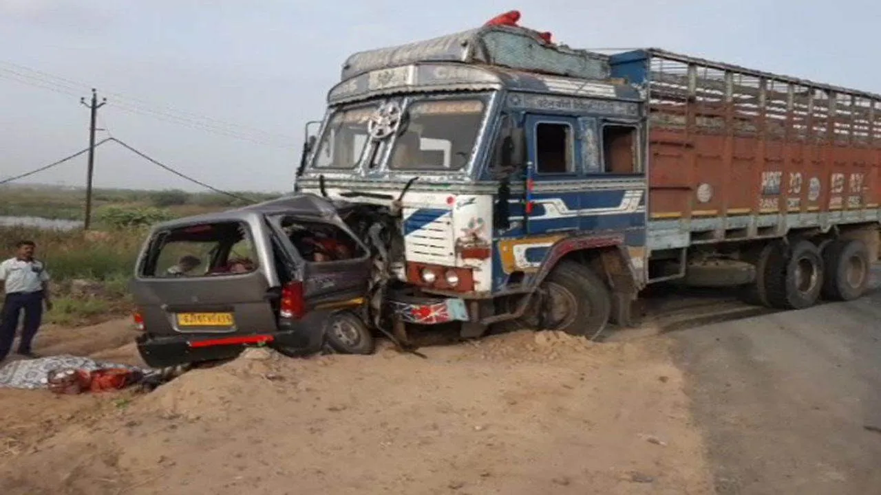 Three killed two injured in car truck accident near Pipli Vataman on Bhavnagar Ahmedabad short route