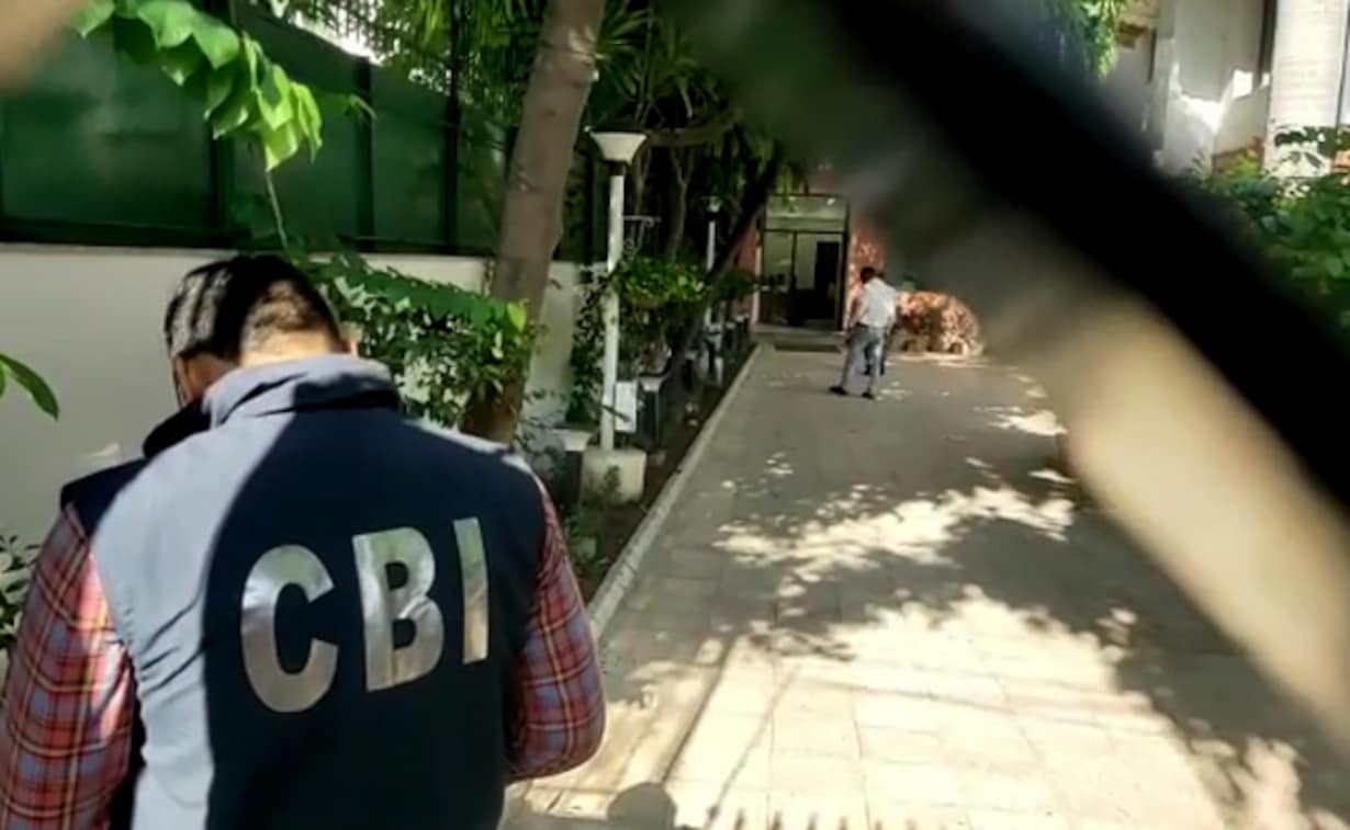 CBI raids at 21 places including Sisodias house Kejriwal says this for Deputy CM