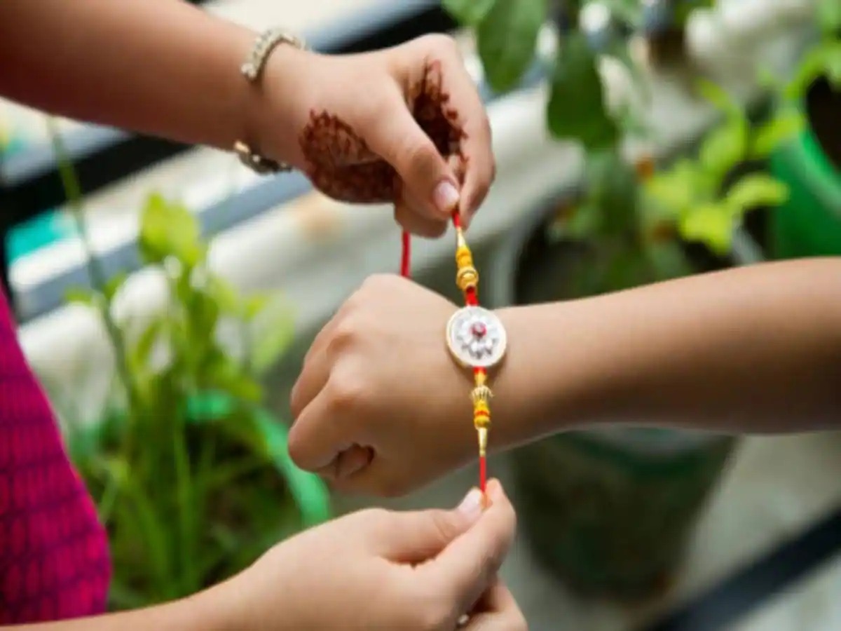 Know how Rakshabandhan the holy festival of brothers and sisters started