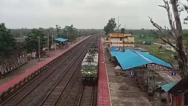 Watch Indian Railways 3.5 km long train Super Vasuki with 295 wagons