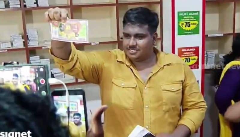 Auto driver becomes instant millionaire wins 25 crores in bumper lottery