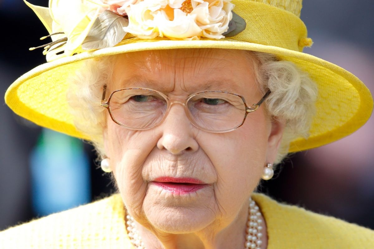 How much property did Queen Elizabeth leave how was the income know
