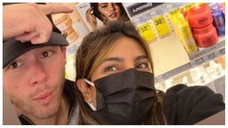 Priyanka was seen shopping in the London market with Nick Jonas see the picture