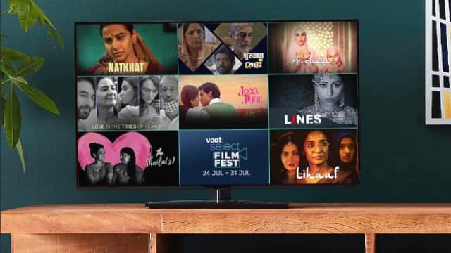 amazon sale offer get fire tv stick plus 2021 in just rs 2599 with free zee5 sonyliv and voot annual subscription1